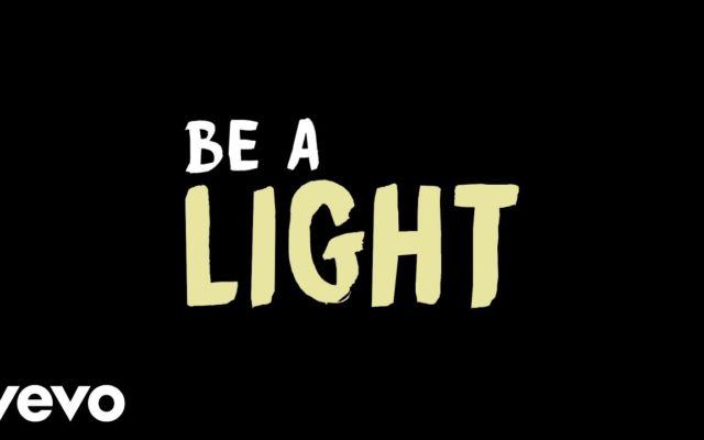 Thomas Rhett – Be A Light (with Keith Urban, Reba McEntire, Hillary Scott & Chris Tomlin)